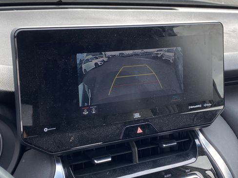 Used 2021 Toyota Venza XLE w/ Softex Package image 7