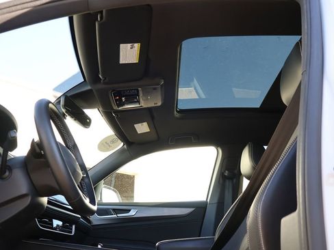 Used 2024 Volkswagen Atlas Cross Sport SE image 42