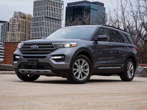 Used 2022 Ford Explorer XLT w/ Equipment Group 202A image 1