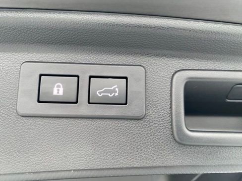 Used 2024 Subaru Forester Premium AWD/4WD image 9