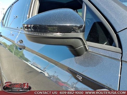 Used 2023 Volkswagen Tiguan SE R-Line FWD image 11
