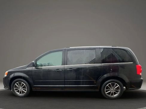 Used 2017 Dodge Grand Caravan SXT image 8