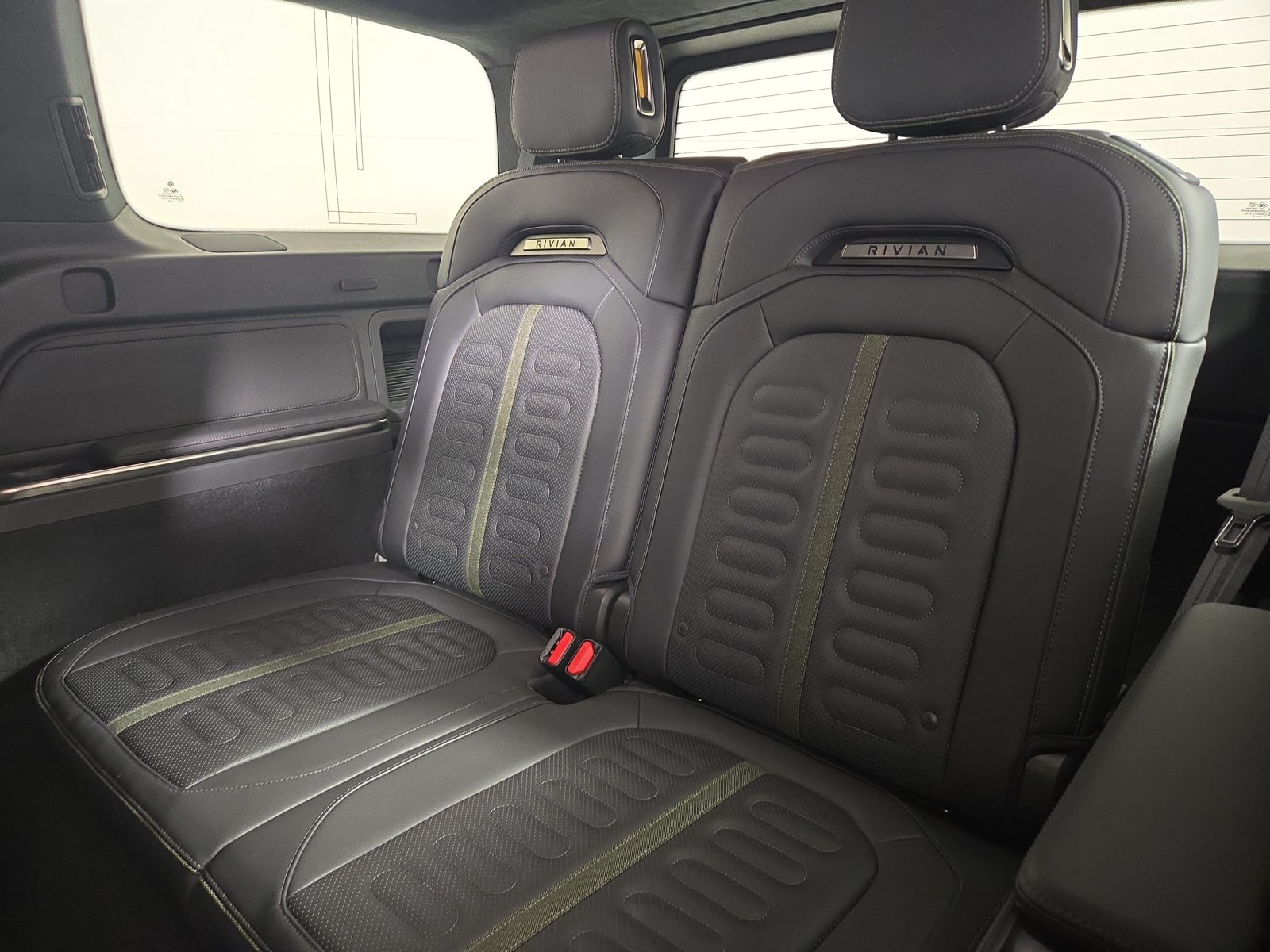 Used 2025 Rivian R1S Adventure Dual AWD/4WD image 22