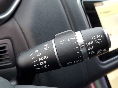 Used 2018 Land Rover Range Rover Sport SE image 15