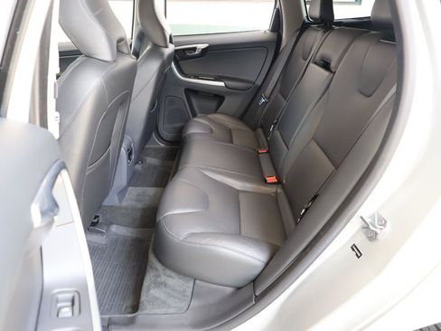 Used 2016 Volvo XC60 T5 Platinum FWD image 21