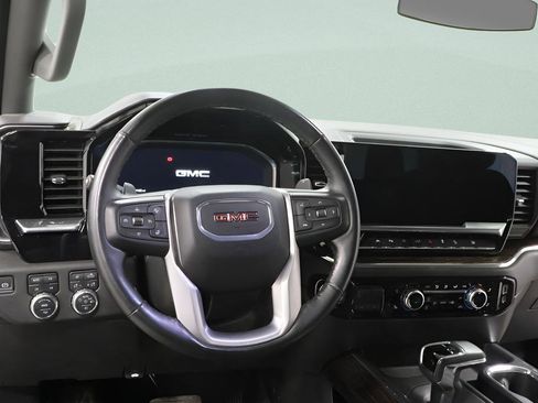 Used 2024 GMC Sierra 1500 Elevation w/ Preferred Package AWD/4WD image 9