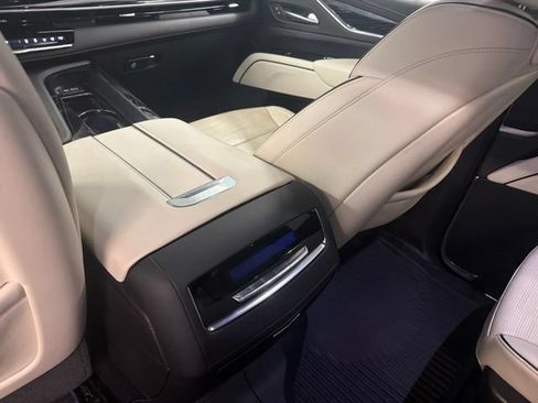 Used 2021 Cadillac Escalade Sport w/ LPO, Illumination Package RWD image 17