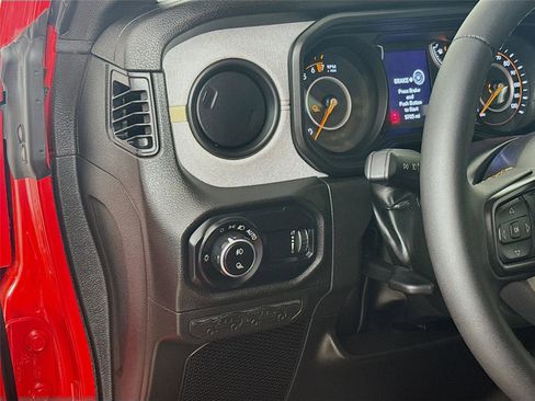 Used 2024 Jeep Gladiator Sport image 10