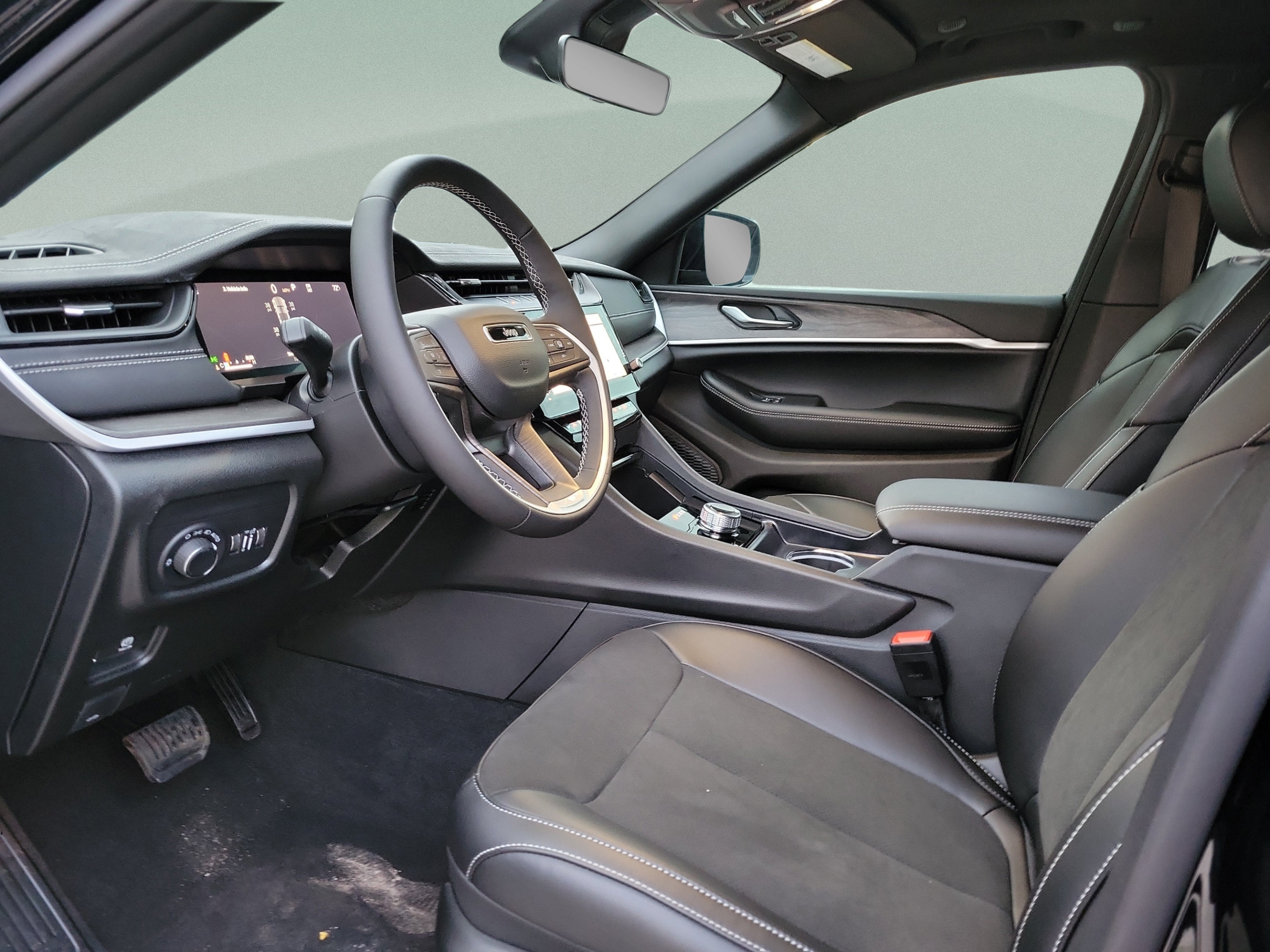 New 2027 Jeep Grand Cherokee Altitude RWD image 14
