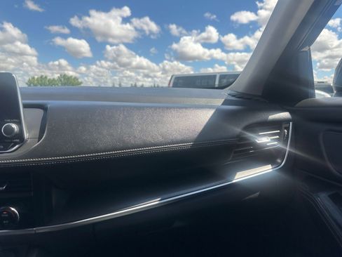 Used 2024 Nissan Rogue SV image 37