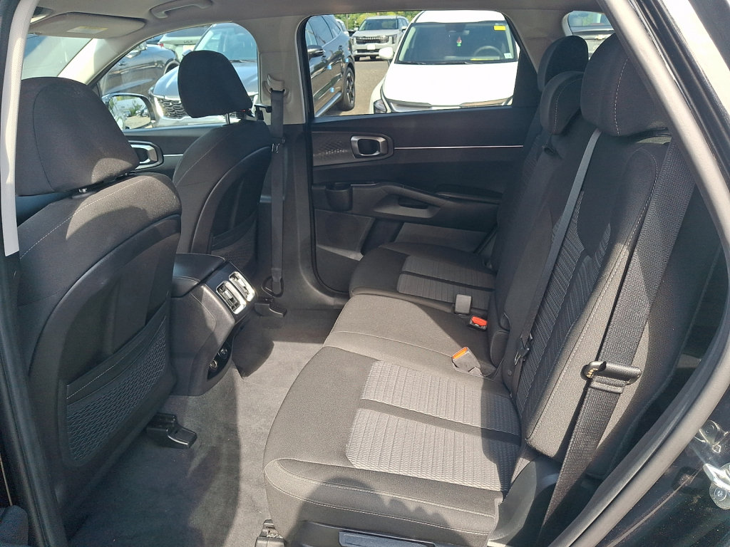 Used 2023 Kia Sorento LX FWD image 19