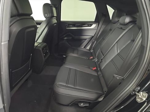 Certified 2026 Porsche Cayenne E-Hybrid AWD/4WD image 15