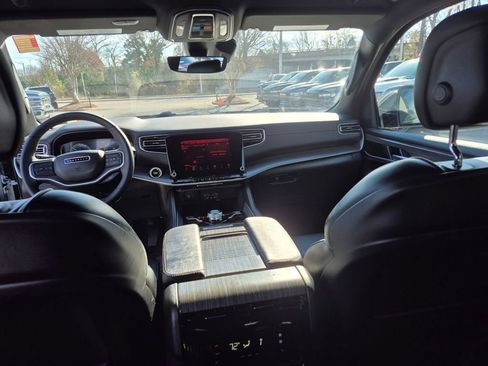 Used 2024 Jeep Wagoneer Series III image 13