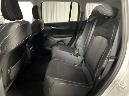 Used 2023 Jeep Grand Cherokee Laredo w/ Luxury Tech Group I image 23