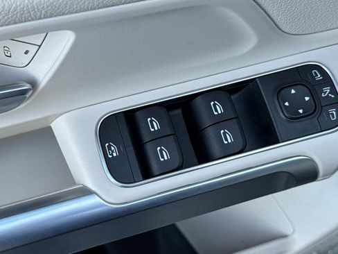 Certified 2025 Mercedes-Benz GLB 250 image 12