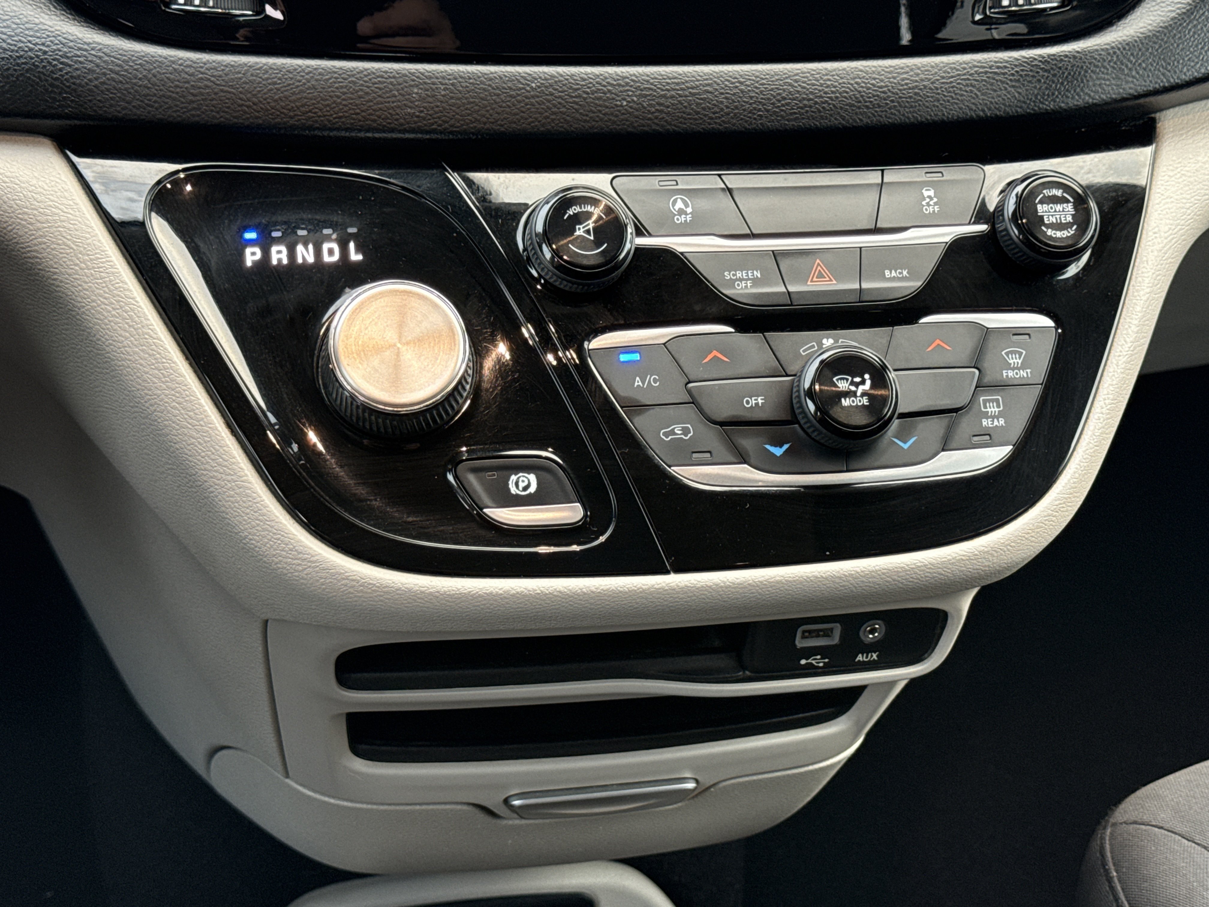 Used 2017 Chrysler Pacifica LX FWD image 37