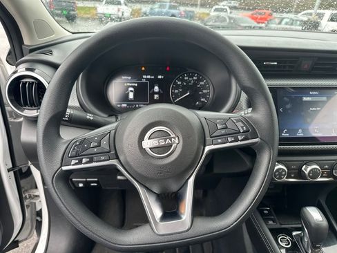 Used 2024 Nissan Kicks SV image 7