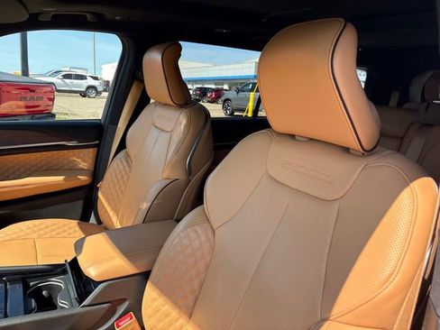 Used 2024 Jeep Grand Cherokee L Summit AWD/4WD image 9