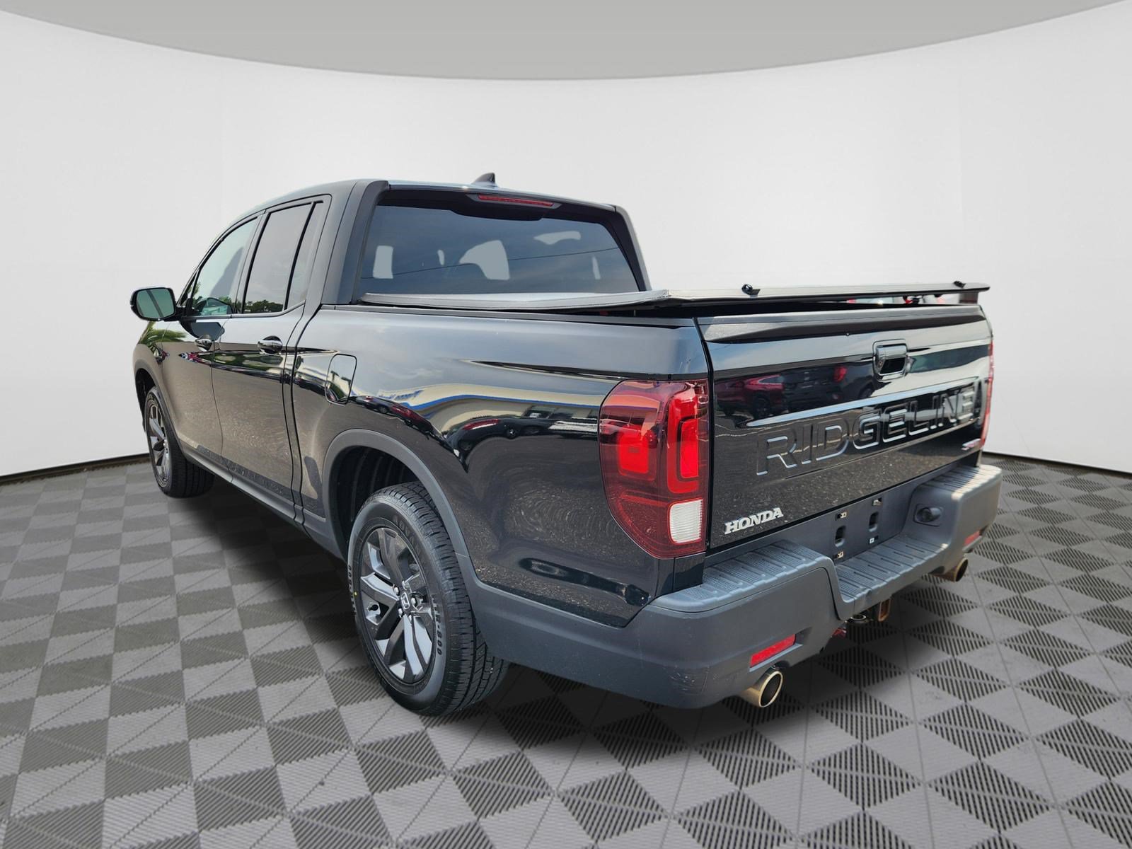 Certified 2024 Honda Ridgeline Sport image 3