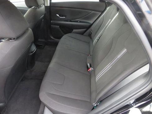 Used 2023 Hyundai Elantra SEL image 20