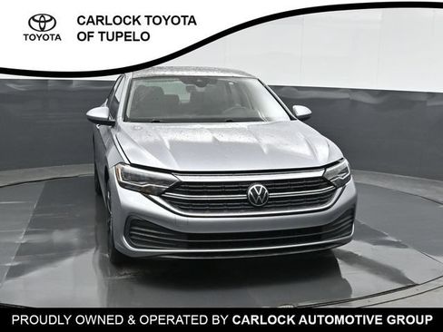 Used 2024 Volkswagen Jetta SE w/ Panoramic Sunroof Package FWD image 7