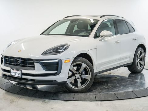 Certified 2026 Porsche Macan AWD/4WD image 1