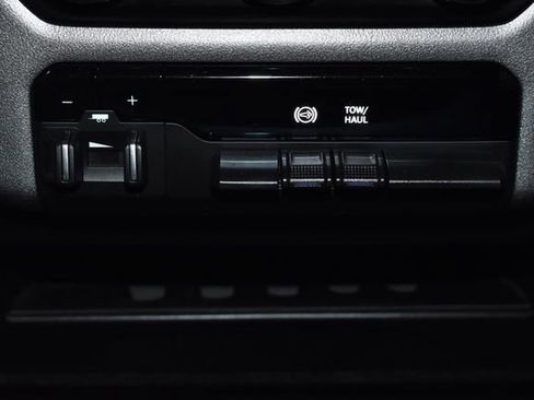 Used 2024 RAM 2500 Tradesman w/ Chrome Appearance Group image 19