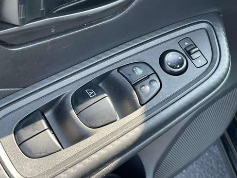 Used 2025 Nissan Versa S FWD image 15