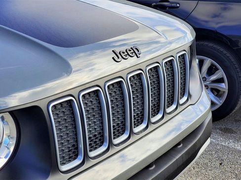 Used 2023 Jeep Renegade Latitude image 3