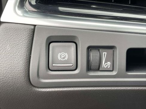 Used 2022 Cadillac XT6 Premium Luxury image 18