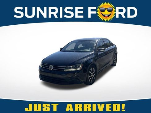 Used 2017 Volkswagen Jetta SE FWD image 1