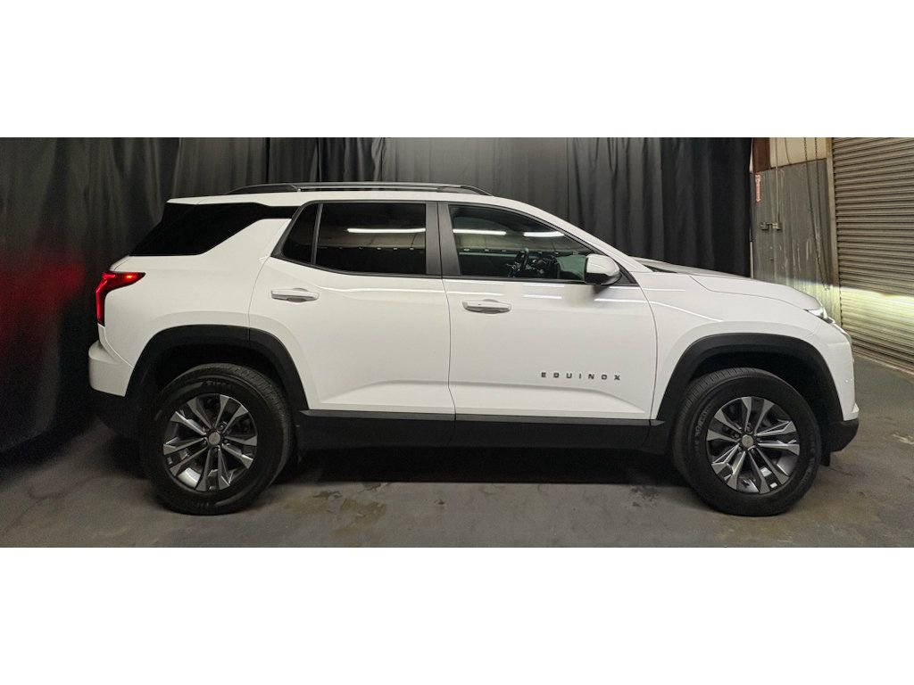 Used 2025 Chevrolet Equinox LT w/ Convenience Package II FWD image 4