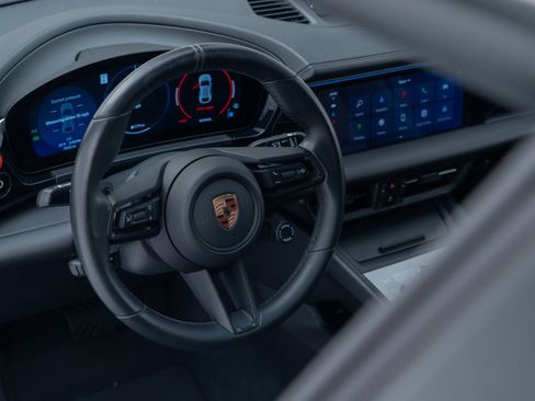 Certified 2025 Porsche Macan Electric image 20