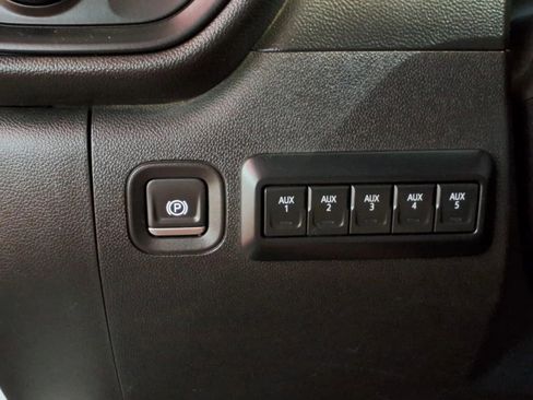 Used 2021 Chevrolet Silverado 2500 Custom w/ Custom Value Package AWD/4WD image 19