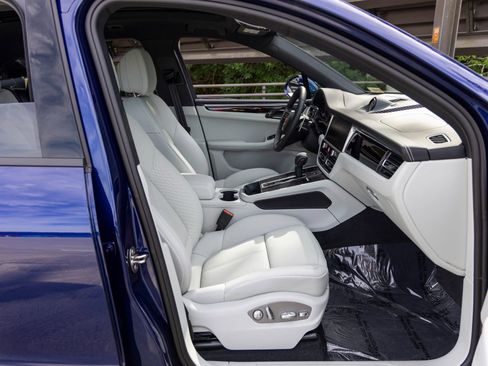 New 2025 Porsche Macan image 59