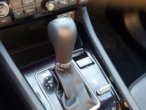 Used 2025 Jeep Compass Limited image 22