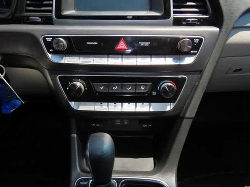 Used 2018 Hyundai Sonata SE FWD image 22