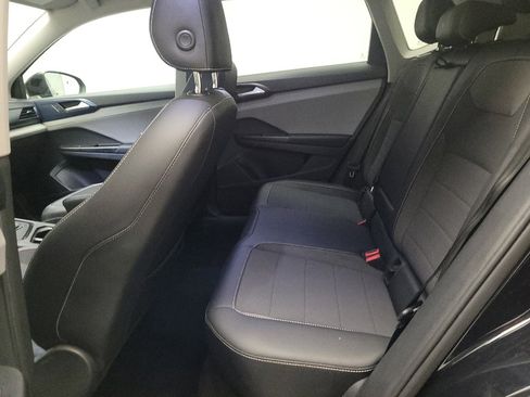 Used 2023 Volkswagen Taos SE w/ Panoramic Sunroof Package FWD image 18