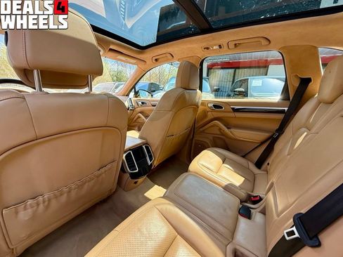 Used 2016 Porsche Cayenne GTS AWD/4WD image 37