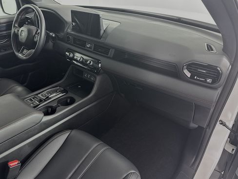 Certified 2023 Honda Pilot TrailSport image 30