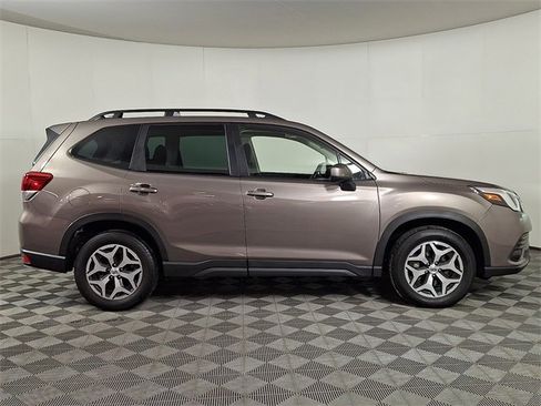 Used 2023 Subaru Forester Premium image 10