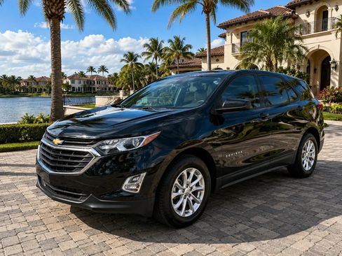 Used 2019 Chevrolet Equinox LS w/ LS Convenience Package FWD image 1