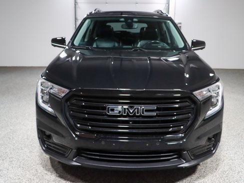 Used 2022 GMC Terrain SLT w/ Infotainment Package II AWD/4WD image 4