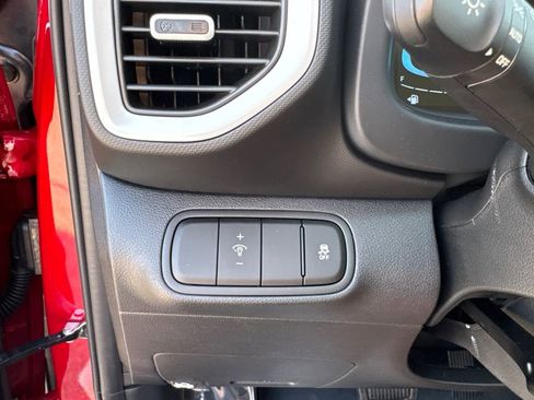 New 2025 Hyundai Venue Limited image 21