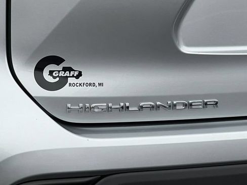 Used 2023 Toyota Highlander XLE AWD/4WD image 48