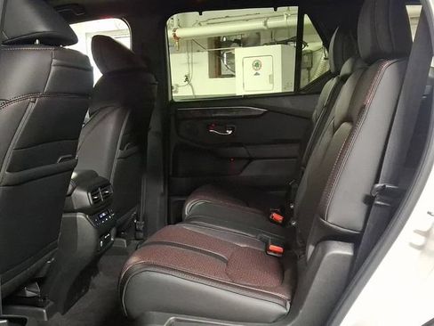 Used 2025 Honda Pilot Black Edition image 10
