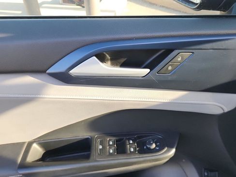 Used 2024 Volkswagen Taos SE image 12