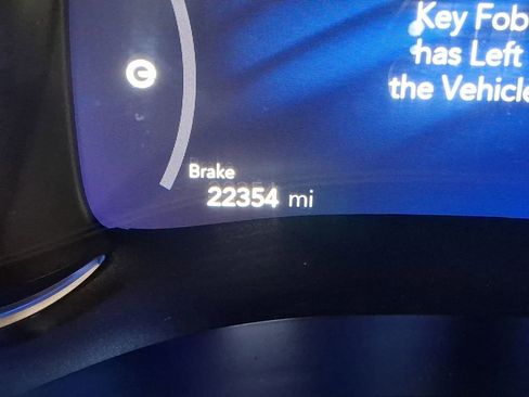 Used 2024 Chrysler Pacifica Select image 18