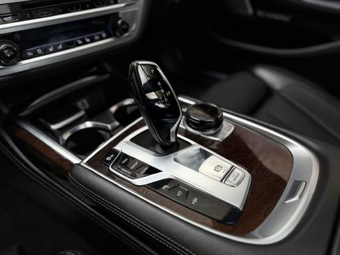 Used 2017 BMW 750i xDrive image 34