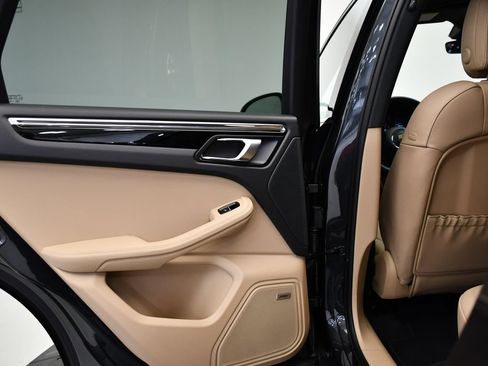 Certified 2026 Porsche Macan AWD/4WD image 41